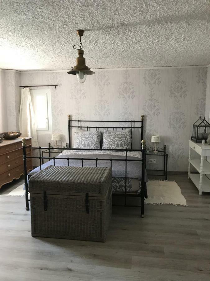 Bed and Breakfast Les Secrets Du Mistral Валансоль Экстерьер фото